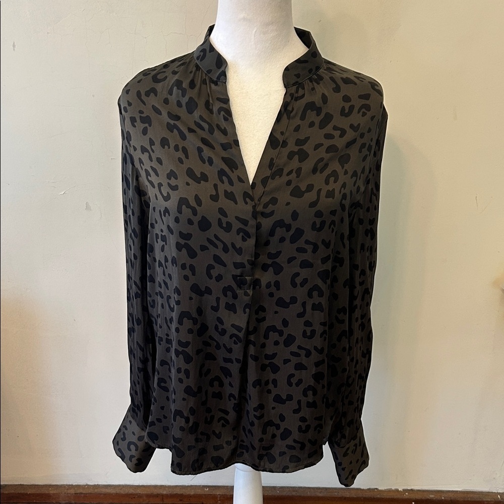 David Lerner olive green animal print long sleeve blouse Size M EUC